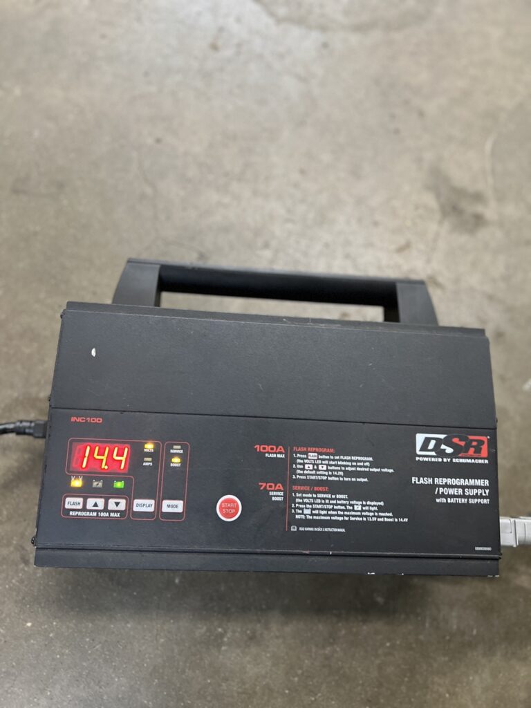 DSR ProSeries INC100 Fully Automatic Battery Charger and Flash Reprogramming Power Supply with Service Mode